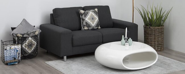 Minimalistiskt och futuristiskt soffbord.