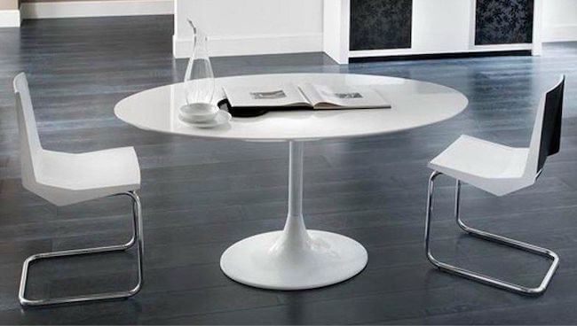 Stilrent matbord i modern tappning.