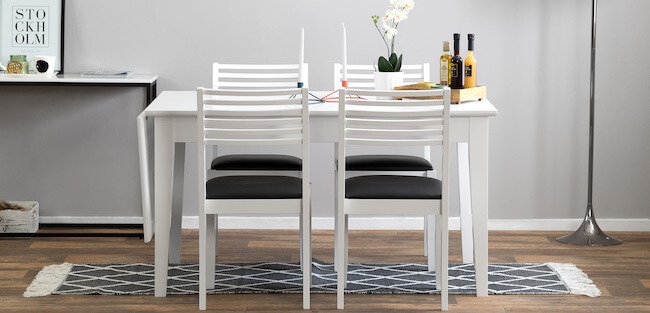 Sabina, ett förlängningsbart matbord i vitt.