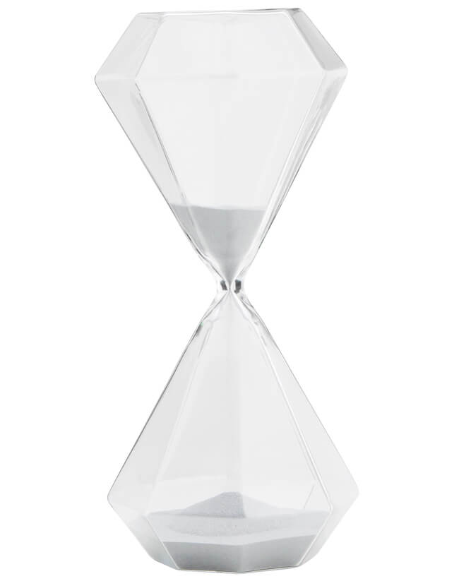 Ett ljust timglas med design som för tankarna till diamanter.
