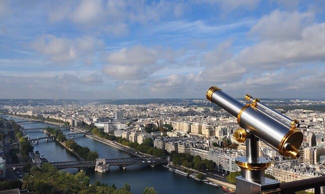 Vacker utsikt från Eiffeltornet i Paris, Frankrike.